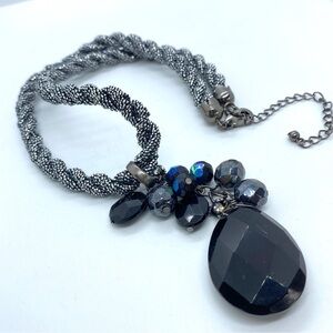 Mesh Twist & Black Glass Pendant Necklace